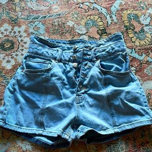 CUTE JEAN SHORTS